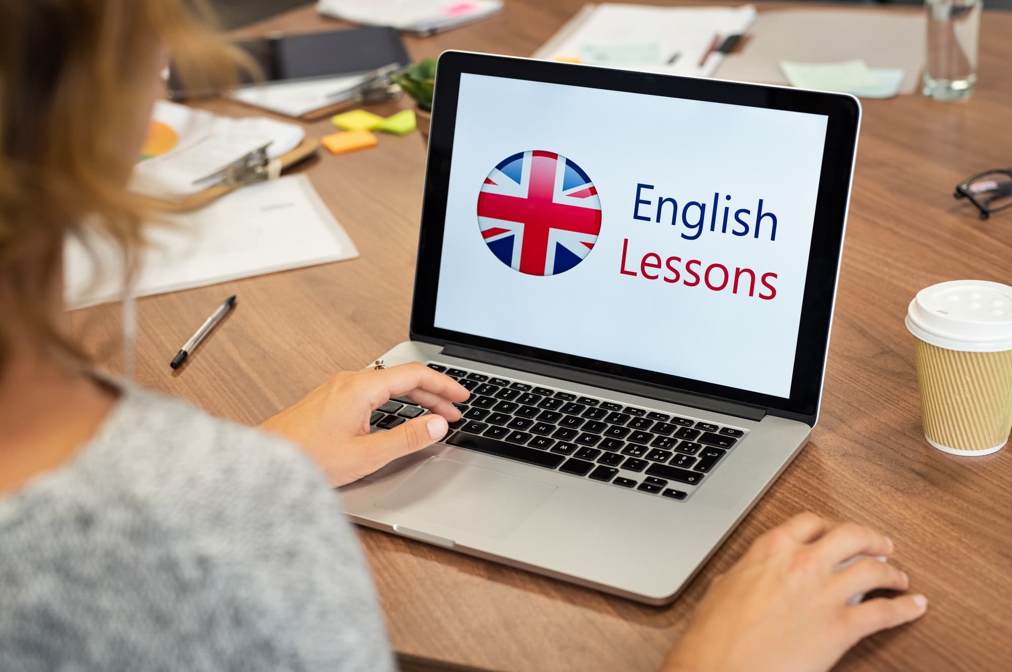 Como as aulas de inglês online facilitam o aprendizado e aprimoramento do  idioma