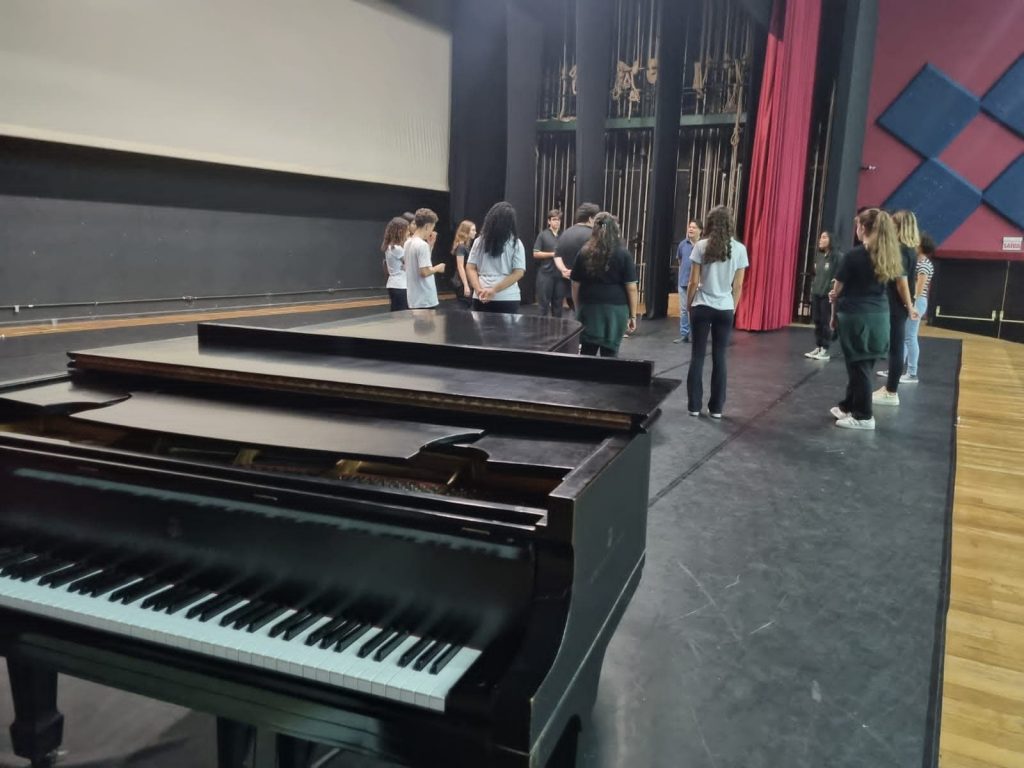 3ª aula aberta com instruções de piano para iniciantes. 